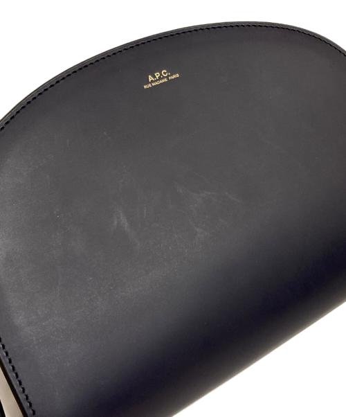 A.P.C.（アーペーセー）A.P.C. (アーペーセー) DEMI LUNEレザーショルダーバッグ ネイビーの古着・服飾アイテム