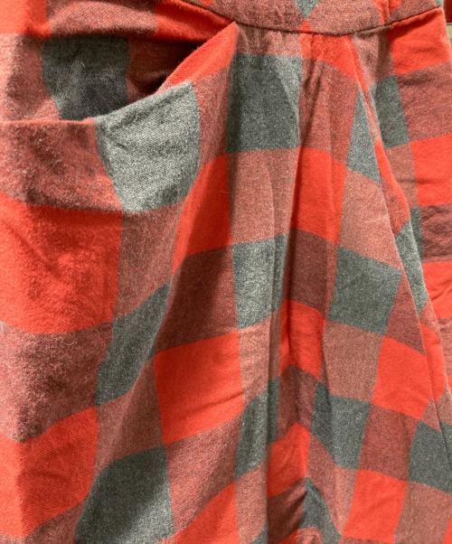 Vivienne Westwood（ヴィヴィアンウエストウッド）Vivienne Westwood (ヴィヴィアンウエストウッド) アシンメトリーチェックスカート レッド×グレー サイズ:38の古着・服飾アイテム