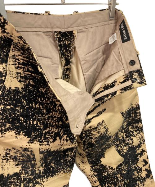 ISSEY MIYAKE（イッセイミヤケ）ISSEY MIYAKE (イッセイミヤケ) 総柄ストレートパンツ ベージュ×ブラック サイズ:2の古着・服飾アイテム