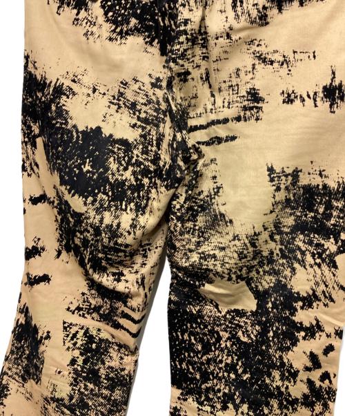 ISSEY MIYAKE（イッセイミヤケ）ISSEY MIYAKE (イッセイミヤケ) 総柄ストレートパンツ ベージュ×ブラック サイズ:2の古着・服飾アイテム