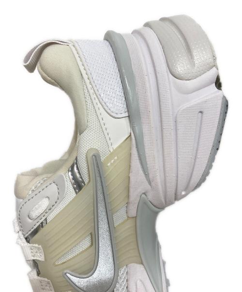 NIKE（ナイキ）NIKE (ナイキ) W V2K RUN ホワイト サイズ:26.5の古着・服飾アイテム