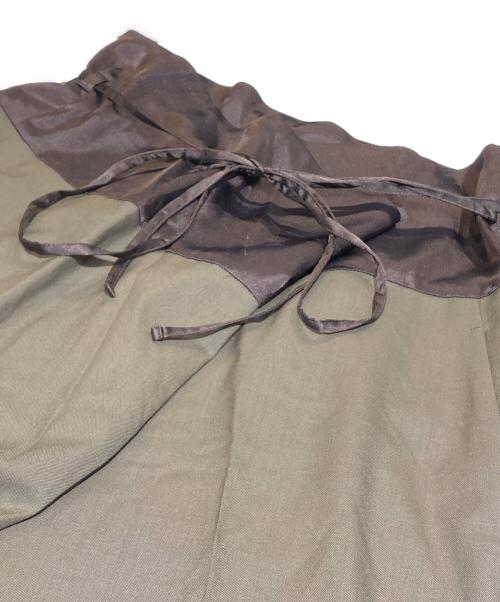 6(ROKU) BEAUTY&YOUTH（ロク ビューティーアンドユース）6(ROKU) BEAUTY&YOUTH (ロク ビューティーアンドユース) ウールサテンパンツ カーキ サイズ:36の古着・服飾アイテム