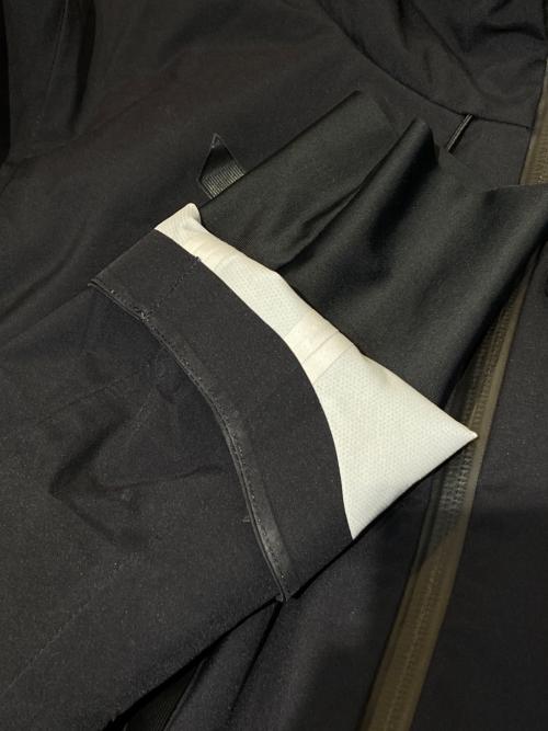 DESCENTE（デサント）DESCENTE (デサント) STREAMLINE AIRY HARD SHELL JACKET ブラック サイズ:JP Mの古着・服飾アイテム