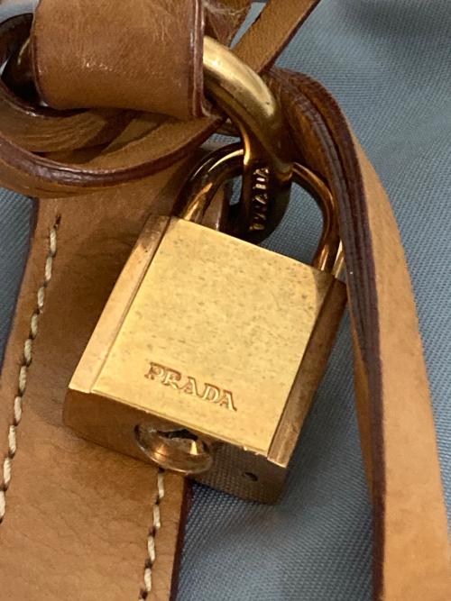 PRADA（プラダ）PRADA (プラダ) レザーナイロントートバッグ ブルー×ベージュの古着・服飾アイテム