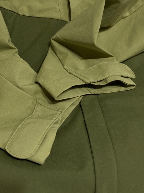 DESCENTE（デサント）DESCENTE (デサント) MoveSport- 2.5層 シェルジャケット グリーン サイズ:Mの古着・服飾アイテム