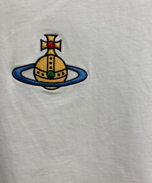 Vivienne Westwood（ヴィヴィアンウエストウッド）Vivienne Westwood (ヴィヴィアンウエストウッド) オーブ刺繍Tシャツ ホワイト サイズ:Ｍの古着・服飾アイテム