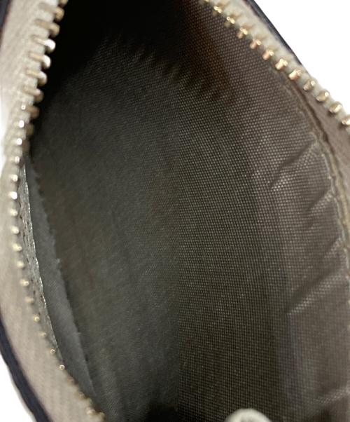 VALENTINO GARAVANI（ヴァレンティノ・ガラヴァーニ）VALENTINO GARAVANI (ヴァレンティノ・ガラヴァーニ) スタッズコインケース ライトグレーの古着・服飾アイテム