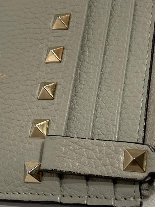 VALENTINO GARAVANI（ヴァレンティノ・ガラヴァーニ）VALENTINO GARAVANI (ヴァレンティノ・ガラヴァーニ) スタッズコインケース ライトグレーの古着・服飾アイテム