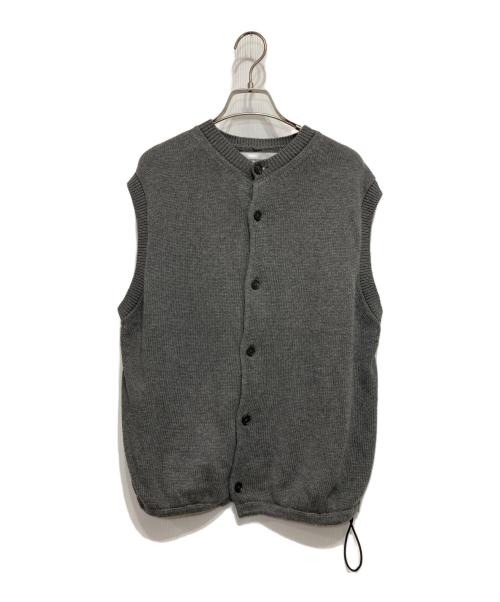 JOHN MASON SMITH（ジョンメイソンスミス）JOHN MASON SMITH (ジョンメイソンスミス) 7G CREW NECK FRONT BUTTON VEST グレー サイズ:Mの古着・服飾アイテム