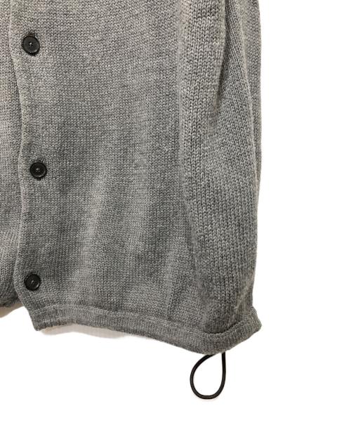 JOHN MASON SMITH（ジョンメイソンスミス）JOHN MASON SMITH (ジョンメイソンスミス) 7G CREW NECK FRONT BUTTON VEST グレー サイズ:Mの古着・服飾アイテム