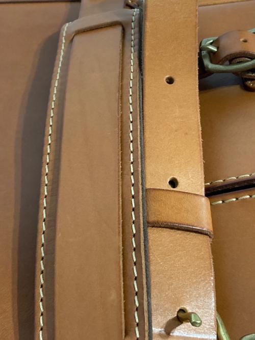 Herz（ヘルツ）Herz (ヘルツ) 2WAYレザーショルダーバッグ ベージュの古着・服飾アイテム