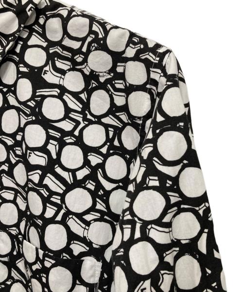 BLACK COMME des GARCONS（ブラックコムデギャルソン）BLACK COMME des GARCONS (ブラックコムデギャルソン) 総柄ロングシャツ ブラック×ホワイト サイズ:Lの古着・服飾アイテム