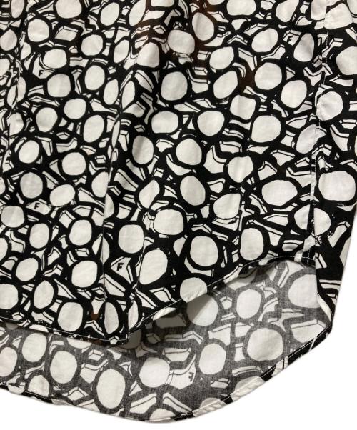 BLACK COMME des GARCONS（ブラックコムデギャルソン）BLACK COMME des GARCONS (ブラックコムデギャルソン) 総柄ロングシャツ ブラック×ホワイト サイズ:Lの古着・服飾アイテム