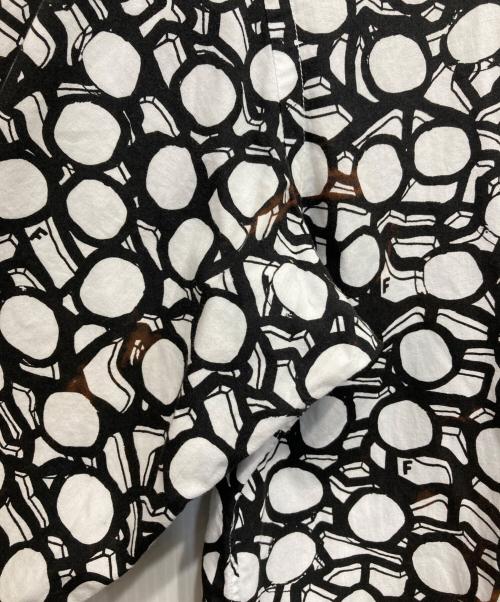 BLACK COMME des GARCONS（ブラックコムデギャルソン）BLACK COMME des GARCONS (ブラックコムデギャルソン) 総柄ロングシャツ ブラック×ホワイト サイズ:Lの古着・服飾アイテム