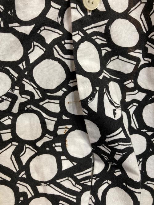 BLACK COMME des GARCONS（ブラックコムデギャルソン）BLACK COMME des GARCONS (ブラックコムデギャルソン) 総柄ロングシャツ ブラック×ホワイト サイズ:Lの古着・服飾アイテム
