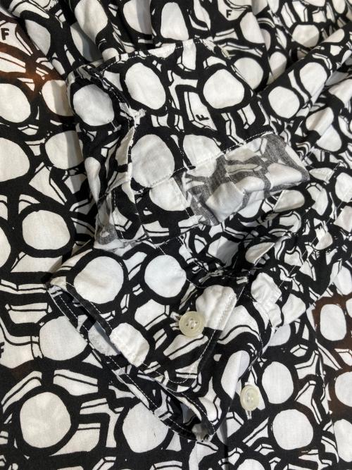 BLACK COMME des GARCONS（ブラックコムデギャルソン）BLACK COMME des GARCONS (ブラックコムデギャルソン) 総柄ロングシャツ ブラック×ホワイト サイズ:Lの古着・服飾アイテム