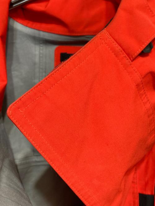 NIKE ACG（ナイキエーシージー）NIKE ACG (ナイキエーシージー) GORE-TEX JACKET レッド×ブラック サイズ:Sの古着・服飾アイテム