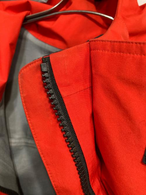 NIKE ACG（ナイキエーシージー）NIKE ACG (ナイキエーシージー) GORE-TEX JACKET レッド×ブラック サイズ:Sの古着・服飾アイテム