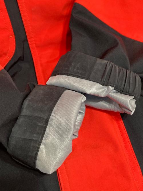 NIKE ACG（ナイキエーシージー）NIKE ACG (ナイキエーシージー) GORE-TEX JACKET レッド×ブラック サイズ:Sの古着・服飾アイテム
