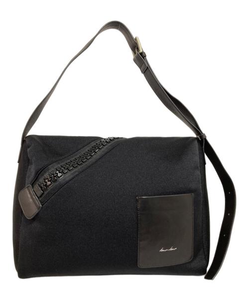 kawa-kawa（カワカワ）kawa-kawa (カワカワ) ビックファスナーショルダーバッグ ブラックの古着・服飾アイテム