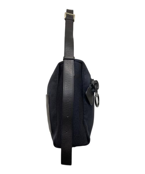 kawa-kawa（カワカワ）kawa-kawa (カワカワ) ビックファスナーショルダーバッグ ブラックの古着・服飾アイテム