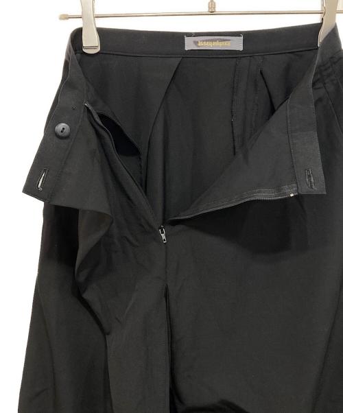ISSEY MIYAKE（イッセイミヤケ）ISSEY MIYAKE (イッセイミヤケ) ラップテーパードパンツ ブラック サイズ:Mの古着・服飾アイテム