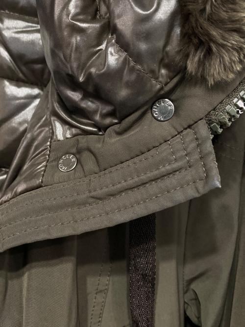MONCLER（モンクレール）MONCLER (モンクレール) CERISIER GIUBBOTTOダウンコート カーキの古着・服飾アイテム