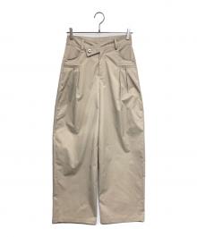 willfully（ウィルフリー）の古着「chino cross belt tuck curve PT」｜ベージュ
