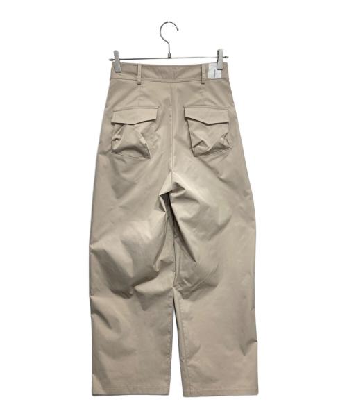 willfully（ウィルフリー）willfully (ウィルフリー) chino cross belt tuck curve PT ベージュ サイズ:Mの古着・服飾アイテム