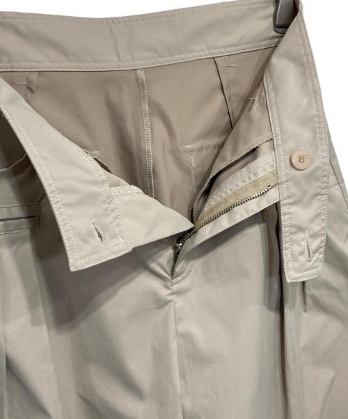 willfully（ウィルフリー）willfully (ウィルフリー) chino cross belt tuck curve PT ベージュ サイズ:Mの古着・服飾アイテム
