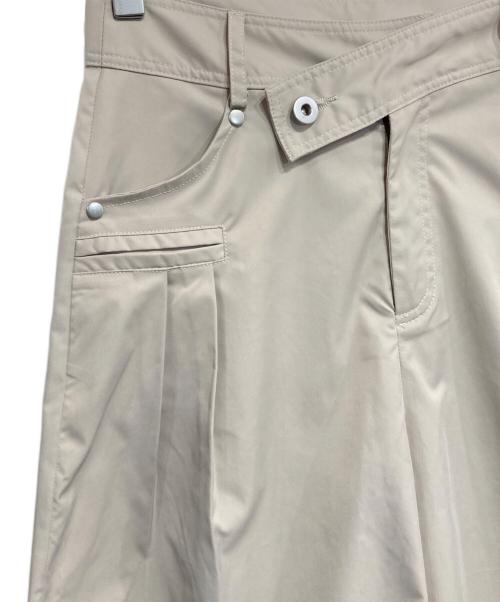 willfully（ウィルフリー）willfully (ウィルフリー) chino cross belt tuck curve PT ベージュ サイズ:Mの古着・服飾アイテム