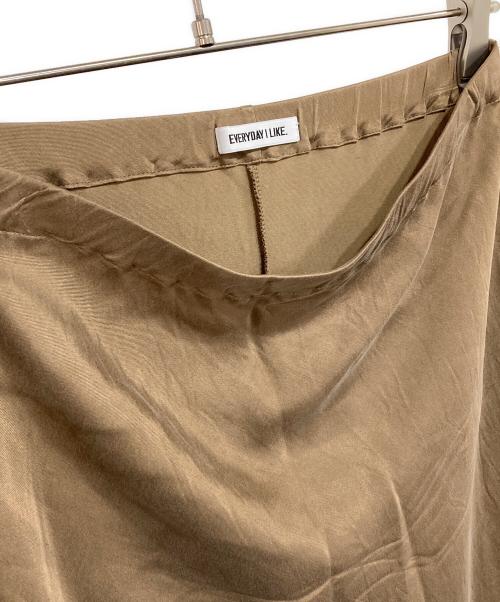 EVERYDAY I LIKE.（エヴリデイ アイ ライク）EVERYDAY I LIKE. (エヴリデイ アイ ライク) Cu/R Maxi スカート キャメル サイズ:-の古着・服飾アイテム