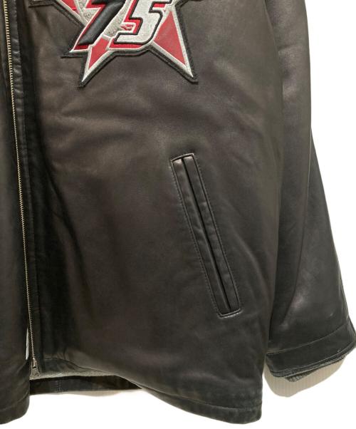 AVIREX（アヴィレックス）AVIREX (アヴィレックス) レザー刺繍スタジャン レッド×ブラック サイズ:XLの古着・服飾アイテム