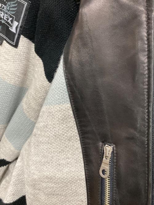 AVIREX（アヴィレックス）AVIREX (アヴィレックス) レザー刺繍スタジャン レッド×ブラック サイズ:XLの古着・服飾アイテム