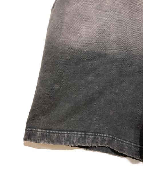 in stru（インストルメンタル）in stru (インストルメンタル) Maison MIHARA YASUHIRO (メゾン ミハラ ヤスヒロ) Sun Faded Like Distressed Sweat Shorts グレー サイズ:46の古着・服飾アイテム