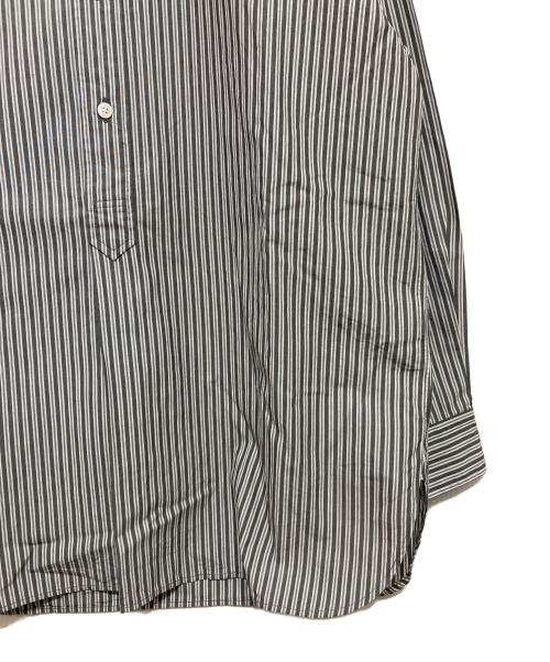 YLEVE（イレーヴ）YLEVE (イレーヴ) バンドカラー ストライププルオーバー グレーの古着・服飾アイテム