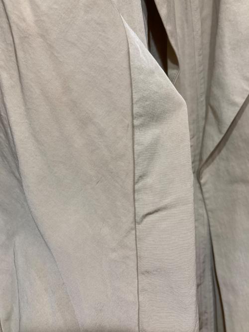 Rouge vif（ルージュヴィフ）Rouge vif (ルージュヴィフ) ナイロンコート ベージュ サイズ:記載無しの古着・服飾アイテム