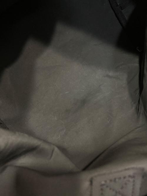 Carhartt WIP（カーハート ワークインプログレス）Carhartt WIP (カーハート ワークインプログレス) Reflective Parcel Bag ブラックの古着・服飾アイテム