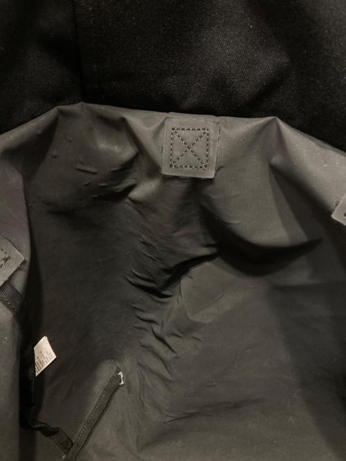 Carhartt WIP（カーハート ワークインプログレス）Carhartt WIP (カーハート ワークインプログレス) Reflective Parcel Bag ブラックの古着・服飾アイテム