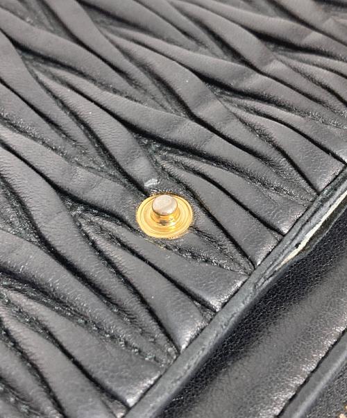 MIU MIU（ミュウミュウ）MIU MIU (ミュウミュウ) マテラッセ-ショルダーバッグ ブラックの古着・服飾アイテム