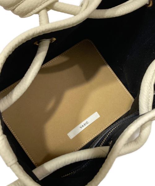 VASIC（ヴァジック）VASIC (ヴァジック) TOMORROW LAND (トゥモローランド) 【別注】VASIC BOND MINI MINI STUDS シルバー×アイボリーの古着・服飾アイテム