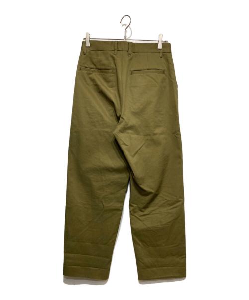 UNIVERSAL PRODUCTS.（ユニバーサルプロダクツ）UNIVERSAL PRODUCTS. (ユニバーサルプロダクツ) COTTON 1TUCK TROUSERS カーキ サイズ:2の古着・服飾アイテム