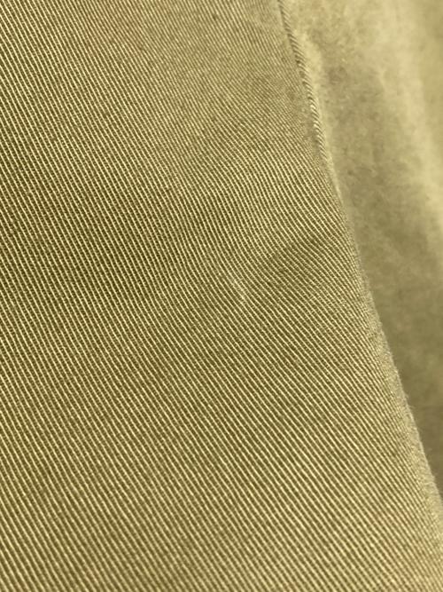 UNIVERSAL PRODUCTS.（ユニバーサルプロダクツ）UNIVERSAL PRODUCTS. (ユニバーサルプロダクツ) COTTON 1TUCK TROUSERS カーキ サイズ:2の古着・服飾アイテム