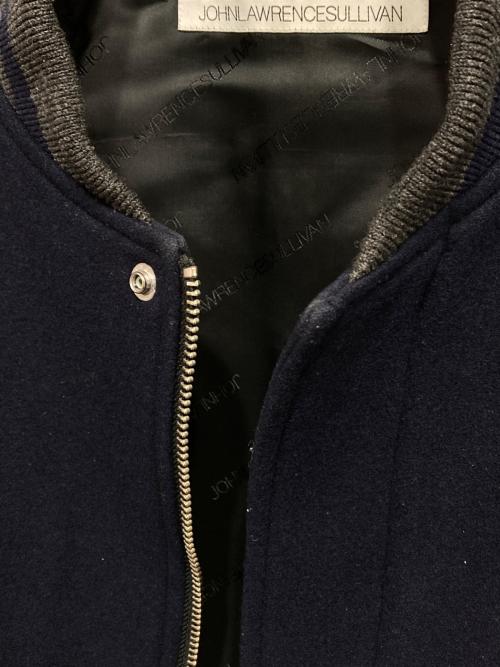 JOHN LAWRENCE SULLIVAN（ジョン ローレンス サリバン）JOHN LAWRENCE SULLIVAN (ジョン ローレンス サリバン) レザースリーブスタジャン ネイビー×ブラック サイズ:36の古着・服飾アイテム