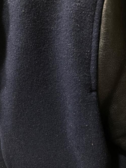 JOHN LAWRENCE SULLIVAN（ジョン ローレンス サリバン）JOHN LAWRENCE SULLIVAN (ジョン ローレンス サリバン) レザースリーブスタジャン ネイビー×ブラック サイズ:36の古着・服飾アイテム