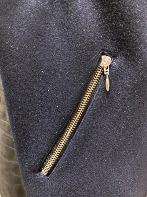 JOHN LAWRENCE SULLIVAN（ジョン ローレンス サリバン）JOHN LAWRENCE SULLIVAN (ジョン ローレンス サリバン) レザースリーブスタジャン ネイビー×ブラック サイズ:36の古着・服飾アイテム