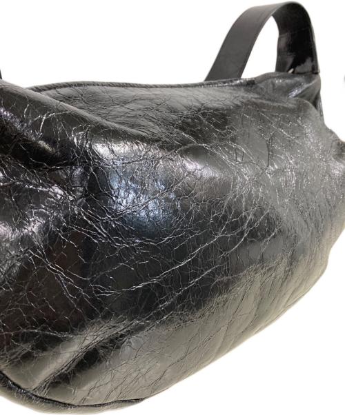 Ameri（アメリ）AMERI (アメリ) cracked leather body bag ブラックの古着・服飾アイテム