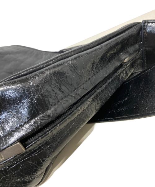 Ameri（アメリ）AMERI (アメリ) cracked leather body bag ブラックの古着・服飾アイテム
