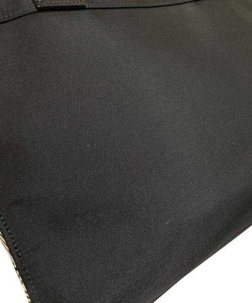 BLUE LABEL CRESTBRIDGE（ブルーレーベルクレストブリッジ）BLUE LABEL CRESTBRIDGE (ブルーレーベルクレストブリッジ) ハンドバッグ ブラック×アイボリーの古着・服飾アイテム