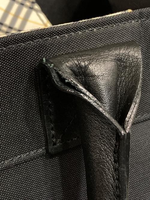 BLUE LABEL CRESTBRIDGE（ブルーレーベルクレストブリッジ）BLUE LABEL CRESTBRIDGE (ブルーレーベルクレストブリッジ) ハンドバッグ ブラック×アイボリーの古着・服飾アイテム